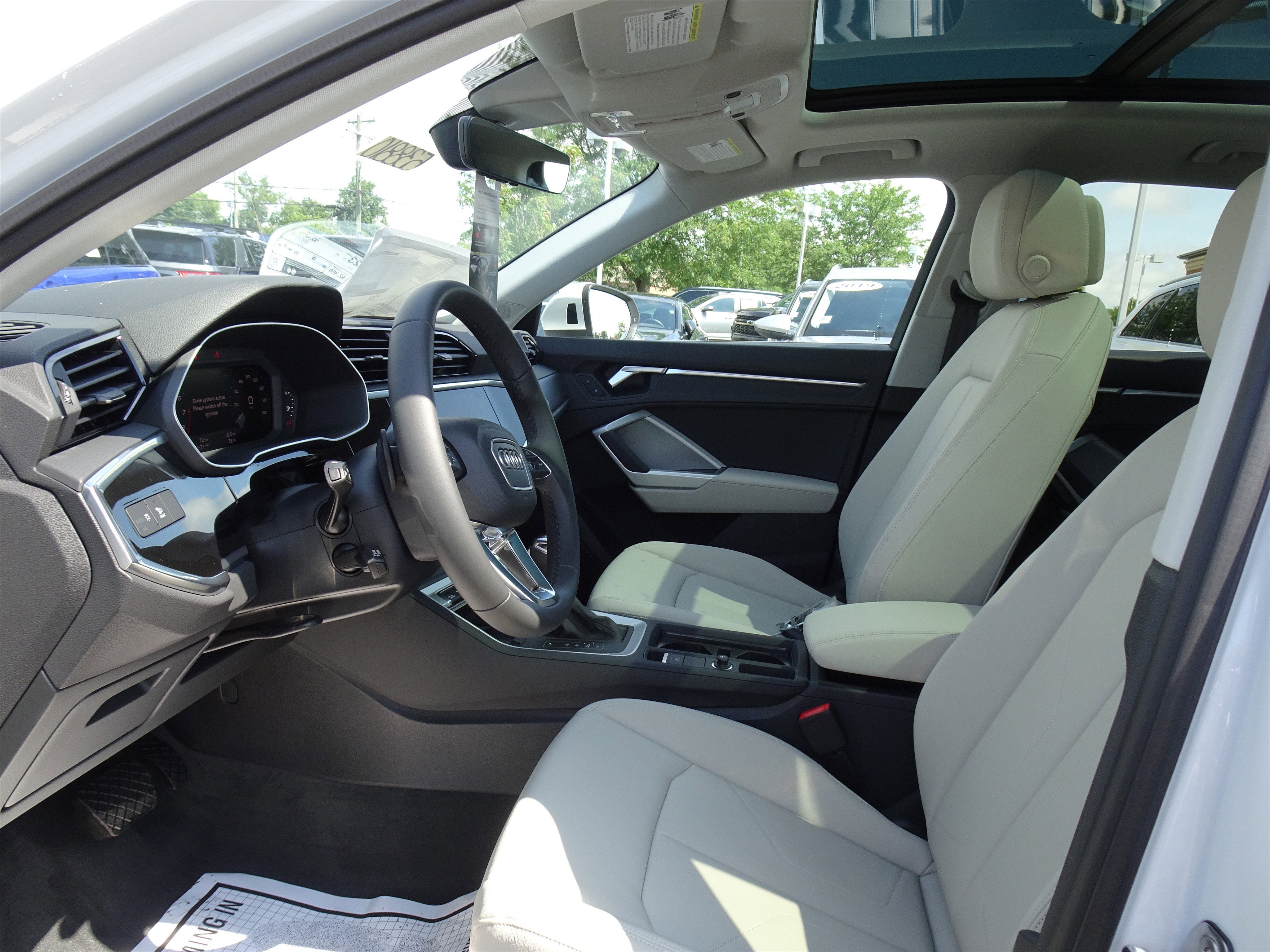 New 2025 Audi Q3 2.0T Premium Plus image 4