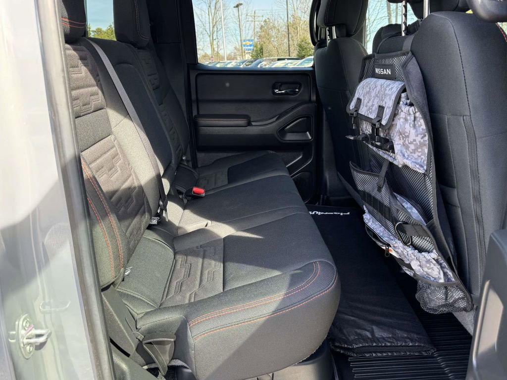 Used 2025 Nissan Frontier PRO-4X w/ Pro Convenience Package image 16