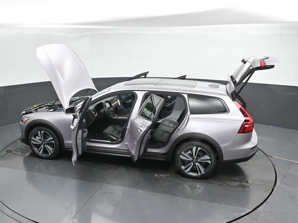 New 2026 Volvo V60 B5 Cross Country Plus w/ Climate Package image 49