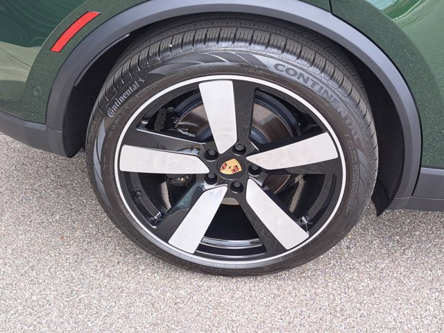 Certified 2024 Porsche Macan 4 Electric image 12