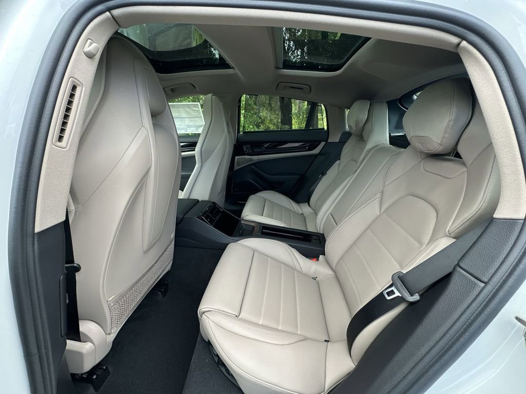 Certified 2025 Porsche Panamera image 27