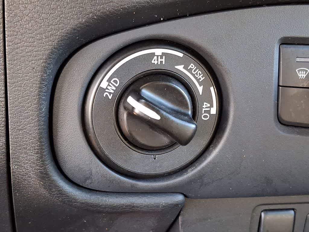 Used 2024 Nissan Frontier PRO-4X image 26
