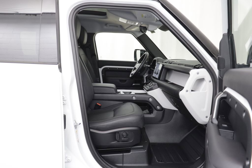 Used 2025 Land Rover Defender 110 S image 20