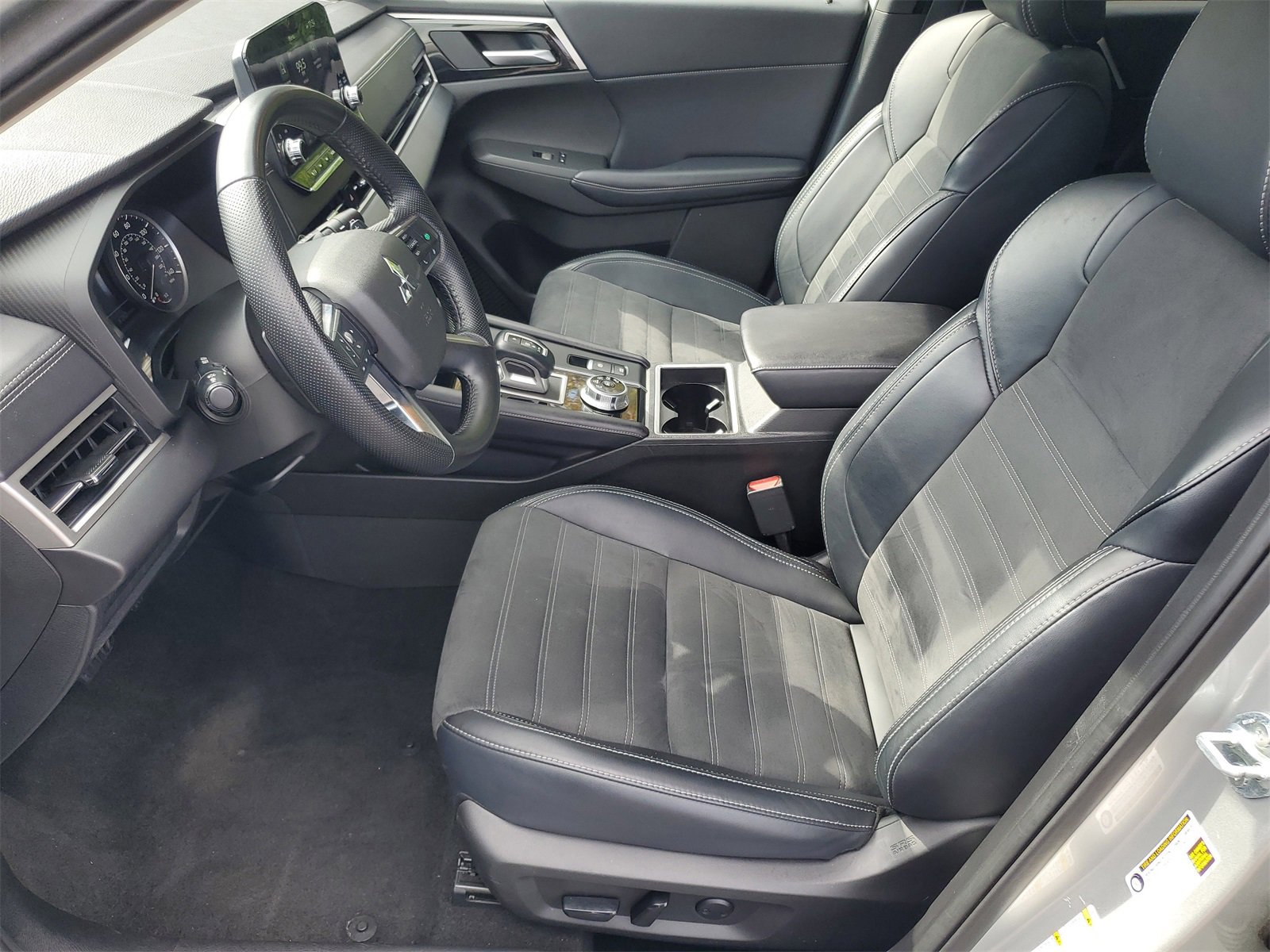 Used 2024 Mitsubishi Outlander SE image 5