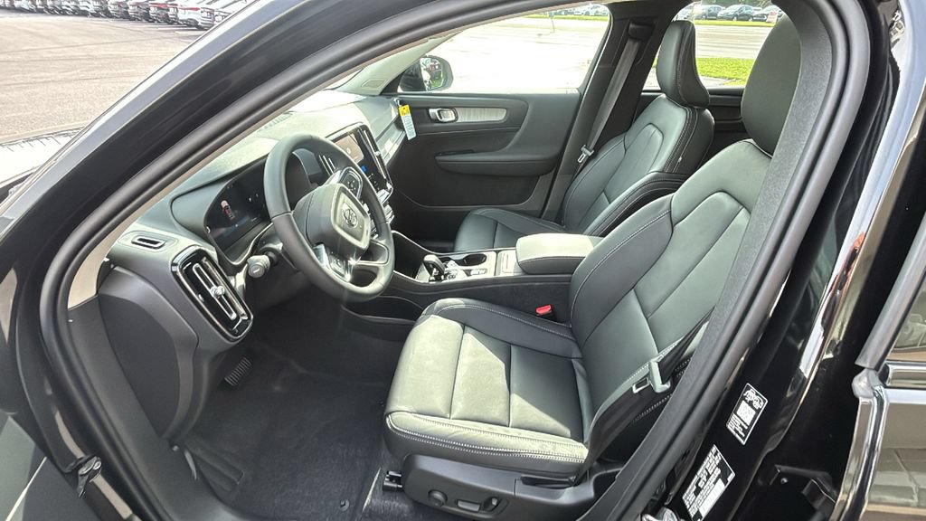 New 2026 Volvo XC40 B5 Core w/ Climate Package AWD/4WD image 25