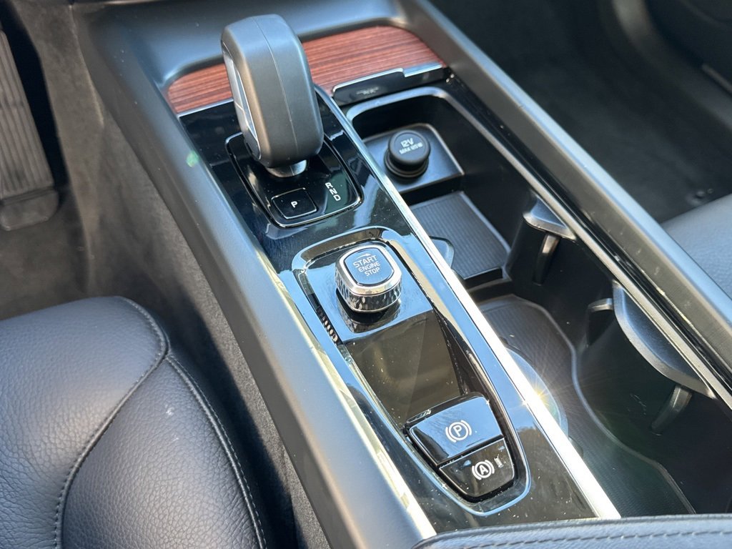 Used 2023 Volvo XC60 B5 Plus image 5