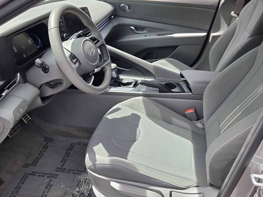 Certified 2025 Hyundai Elantra Sport image 10