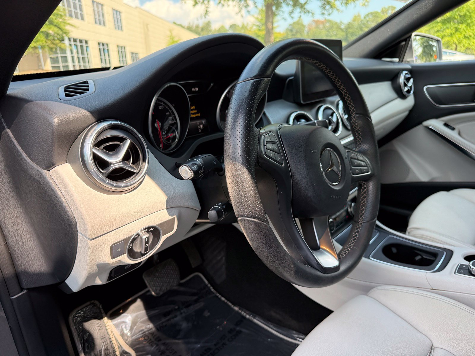 Used 2017 Mercedes-Benz CLA 250 4MATIC image 22