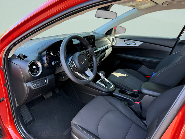 Used 2023 Kia Forte LXS w/ LXS Technology Package FWD image 4