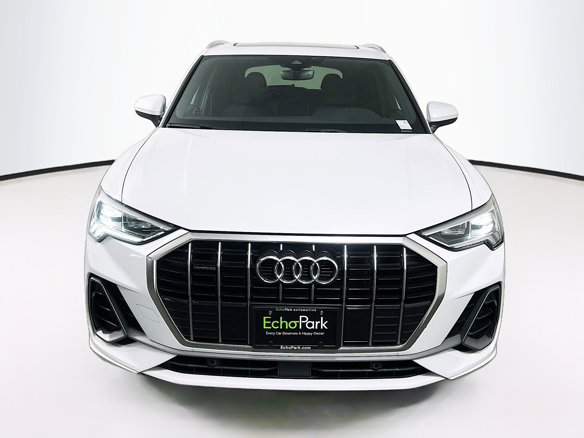 Used 2023 Audi Q3 2.0T Premium w/ Convenience Package AWD/4WD image 2