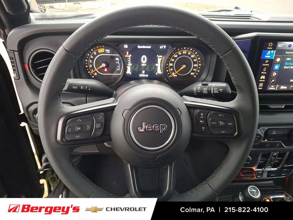 Used 2025 Jeep Wrangler Unlimited Rubicon AWD/4WD image 20