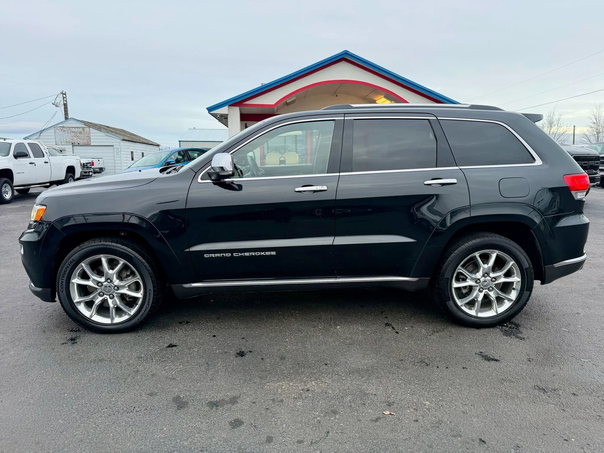 Used 2016 Jeep Grand Cherokee Summit image 2