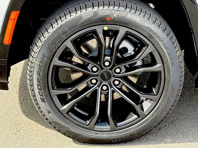 New 2026 Jeep Grand Wagoneer Summit image 17