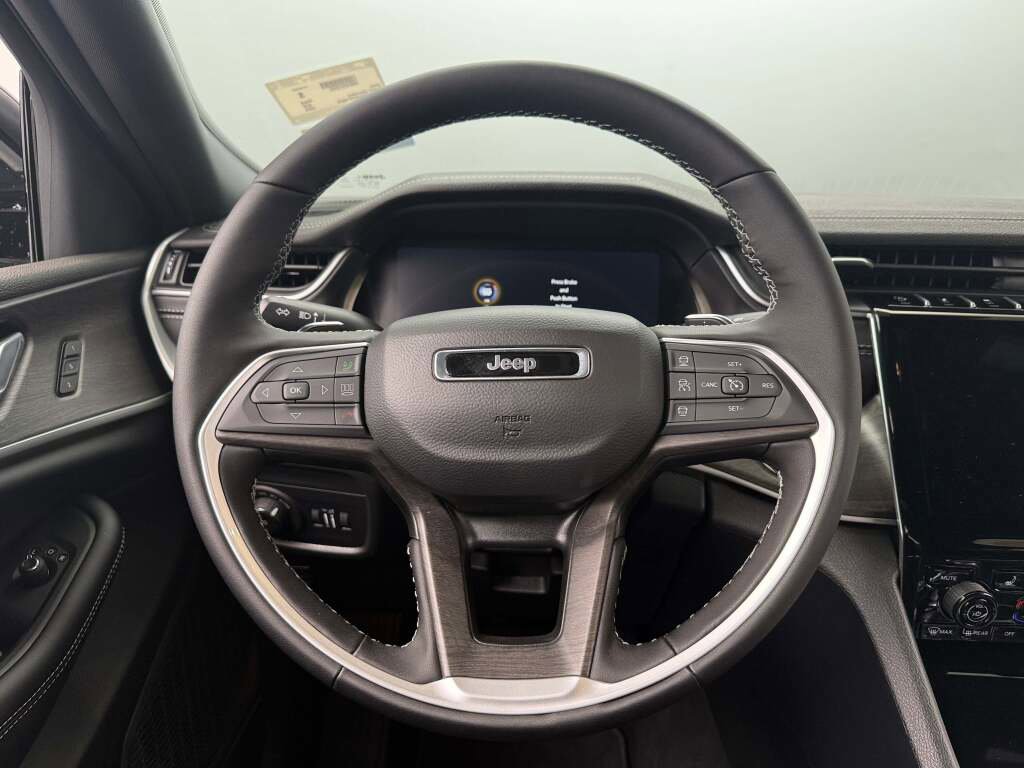 New 2025 Jeep Grand Cherokee Limited w/ Trailer Tow Package image 29