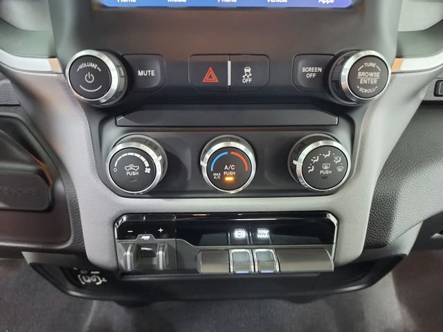 Used 2024 RAM 2500 Big Horn AWD/4WD image 29