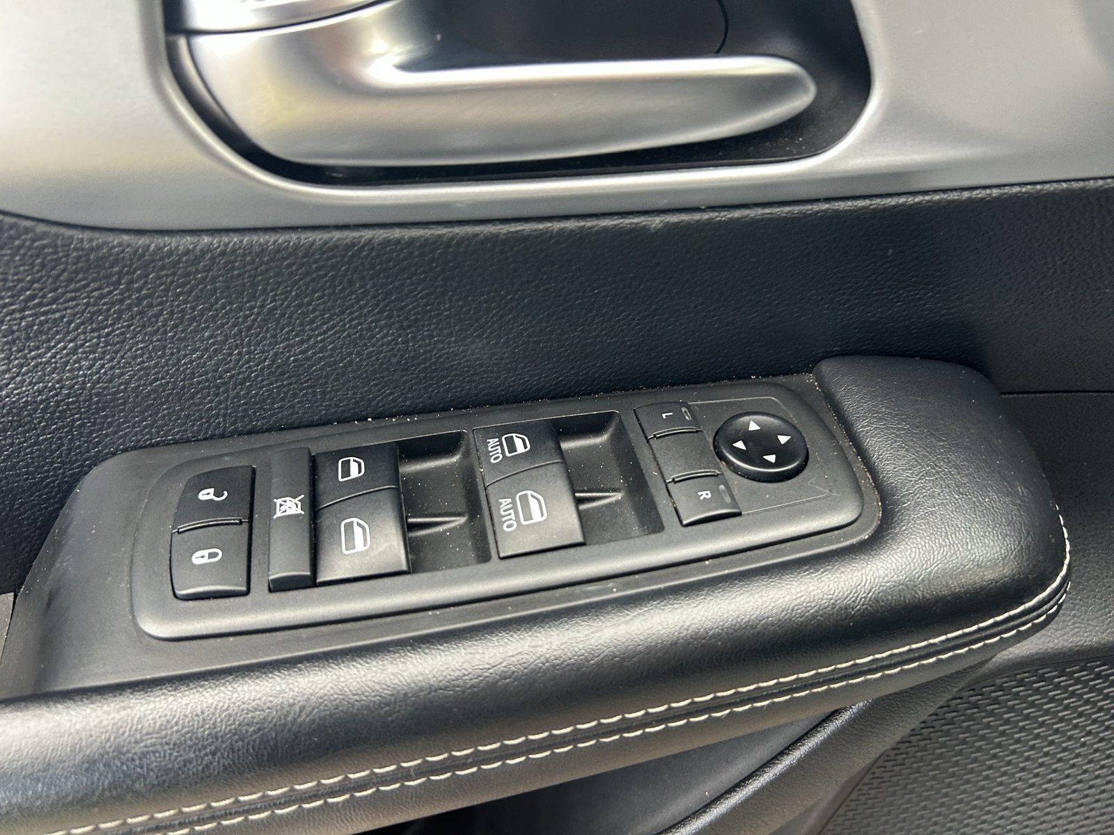 Used 2021 Chrysler Pacifica Touring w/ S Appearance Package FWD image 14
