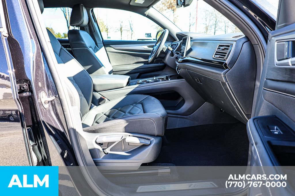 Used 2025 Volkswagen Atlas Cross Sport SE image 22