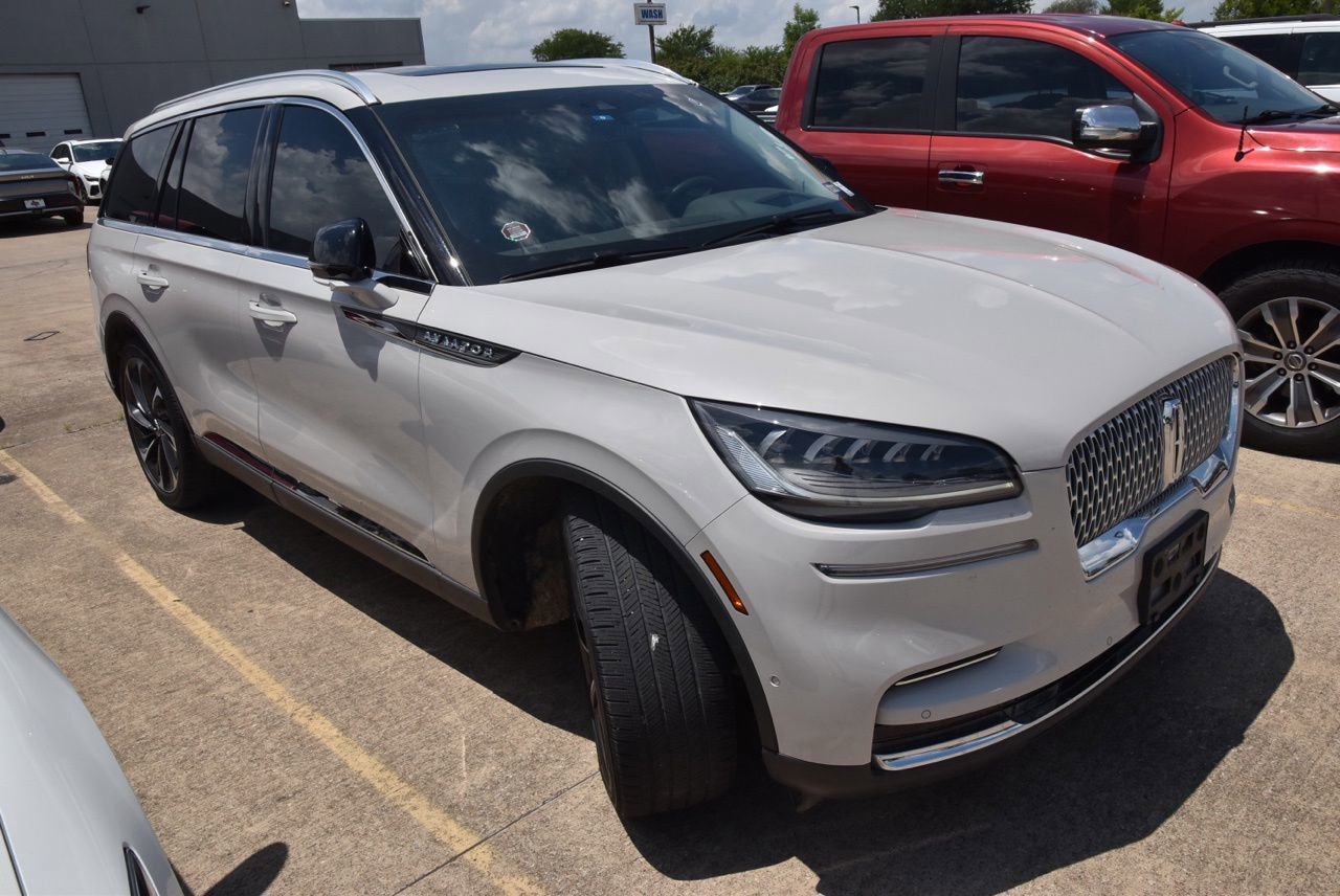 Used 2023 Lincoln Aviator Reserve w/ Equipment Group 201A RWD image 4