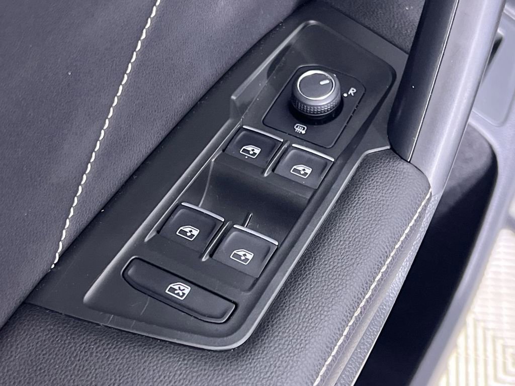 Used 2024 Volkswagen Tiguan SE image 12