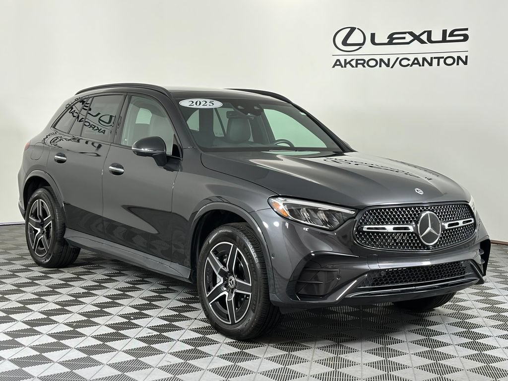 Used 2025 Mercedes-Benz GLC 300 4MATIC image 2
