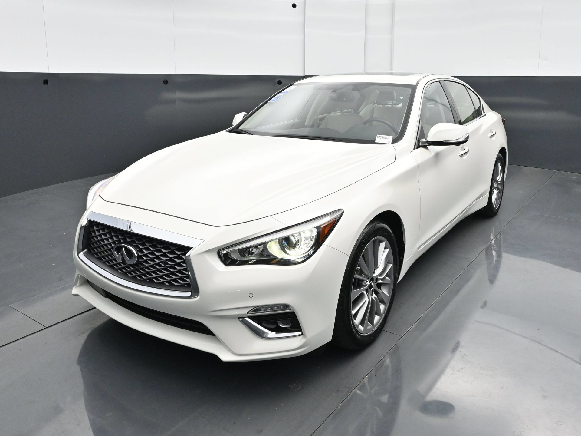Used 2024 INFINITI Q50 Luxe AWD/4WD image 1