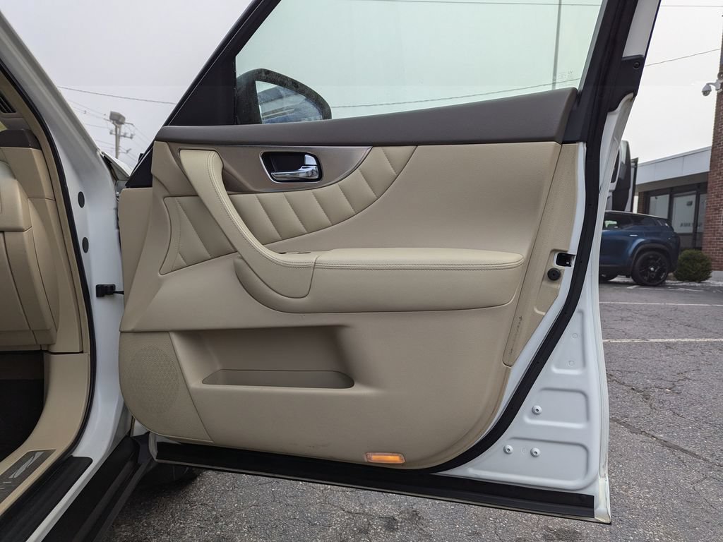 Used 2010 INFINITI FX35 AWD w/ Navigation Pkg image 42