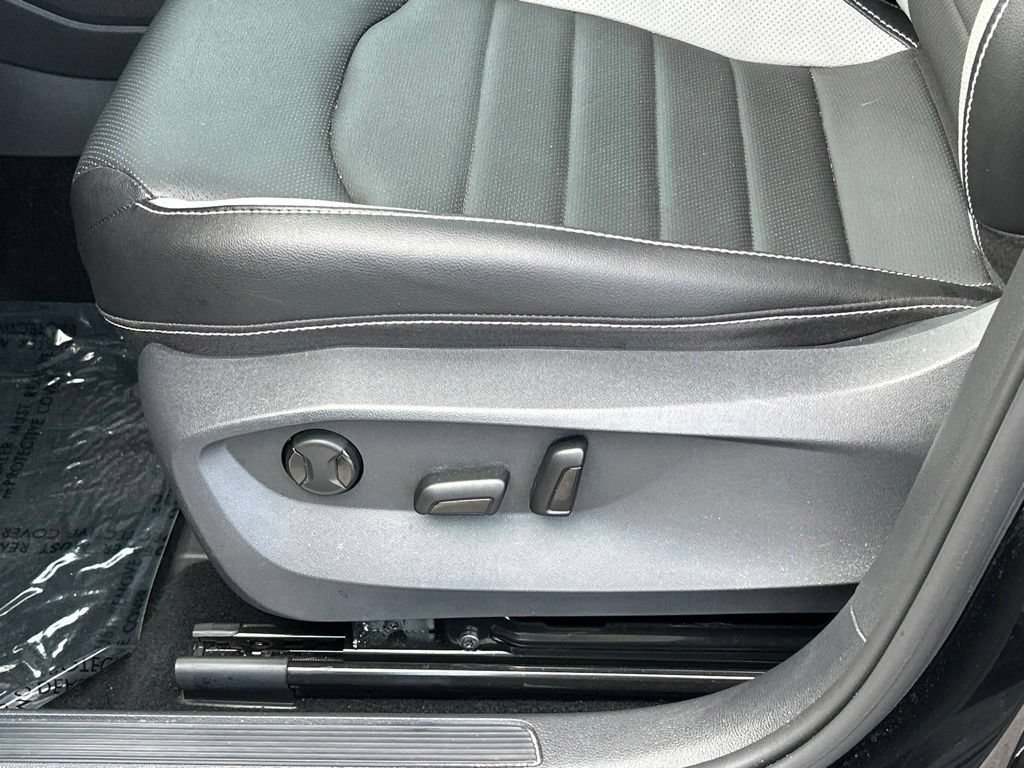 Certified 2023 Volkswagen Taos SEL AWD/4WD image 17