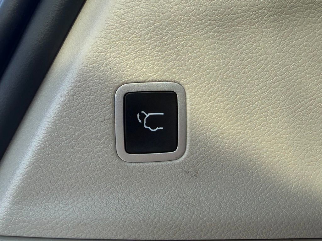 Used 2023 Chrysler Pacifica Touring-L image 9