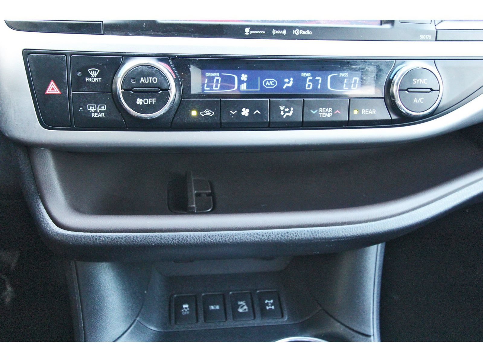 Used 2018 Toyota Highlander XLE AWD/4WD image 26