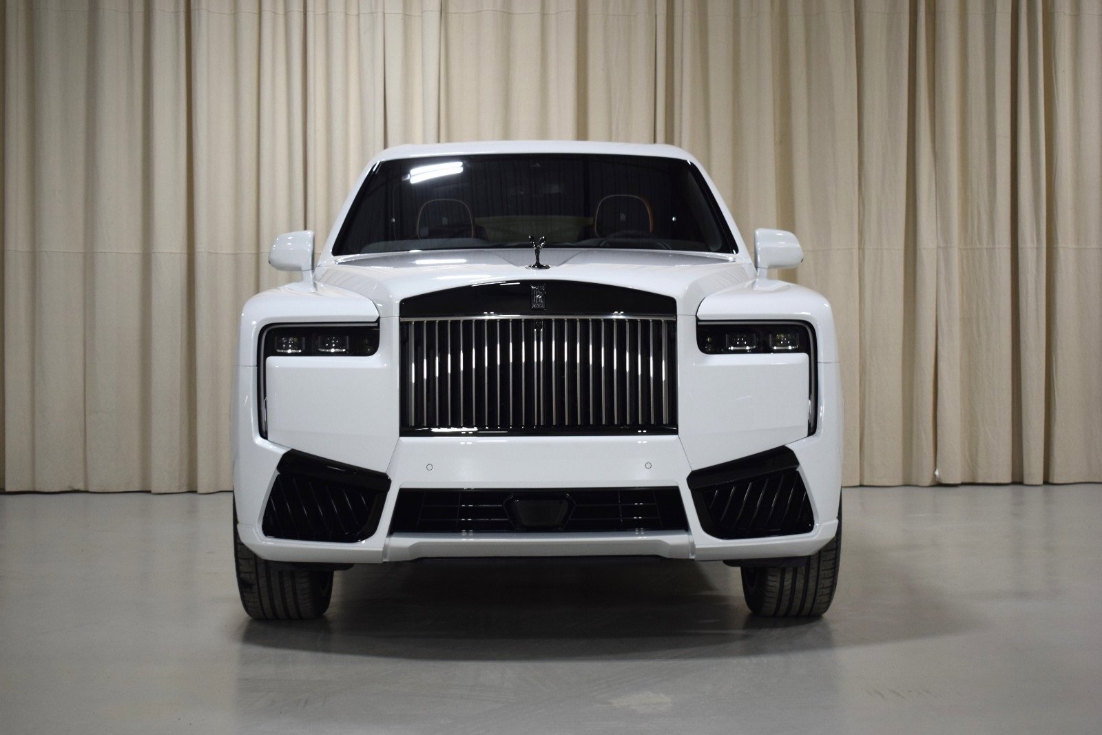 New 2026 Rolls-Royce Cullinan Black Badge image 9