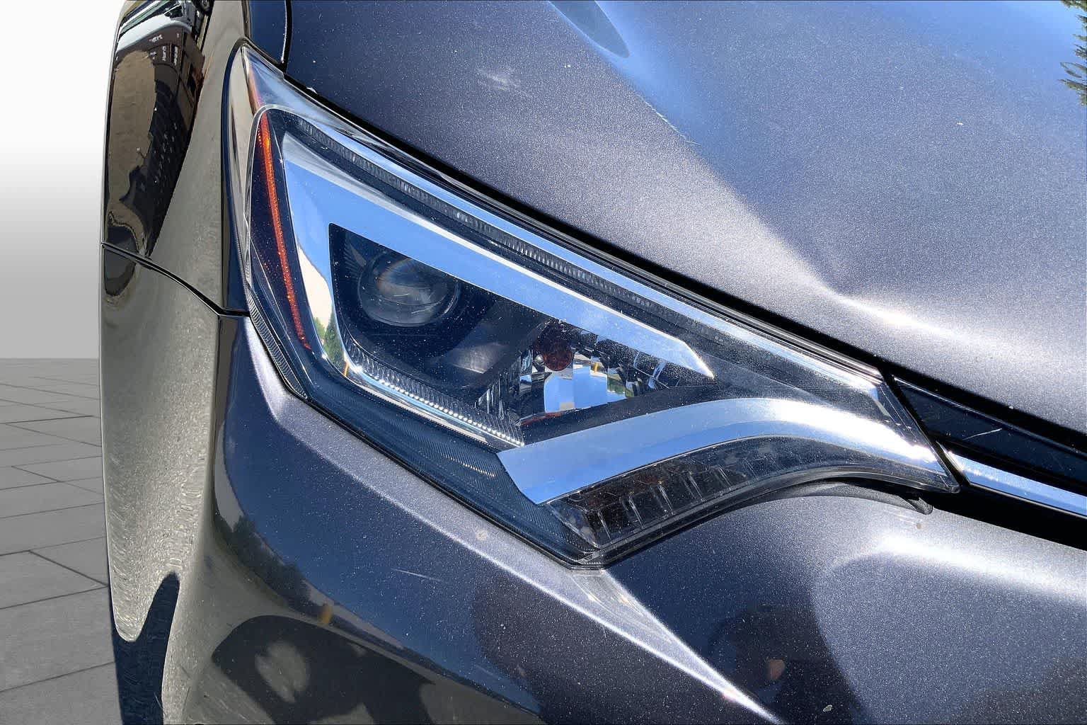 Used 2018 Toyota RAV4 Limited w/ All Weather Liner Package AWD/4WD image 27