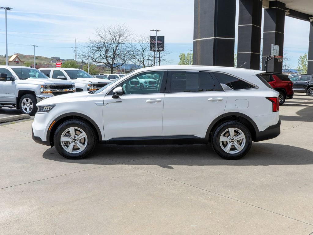 Used 2021 Kia Sorento LX FWD image 4