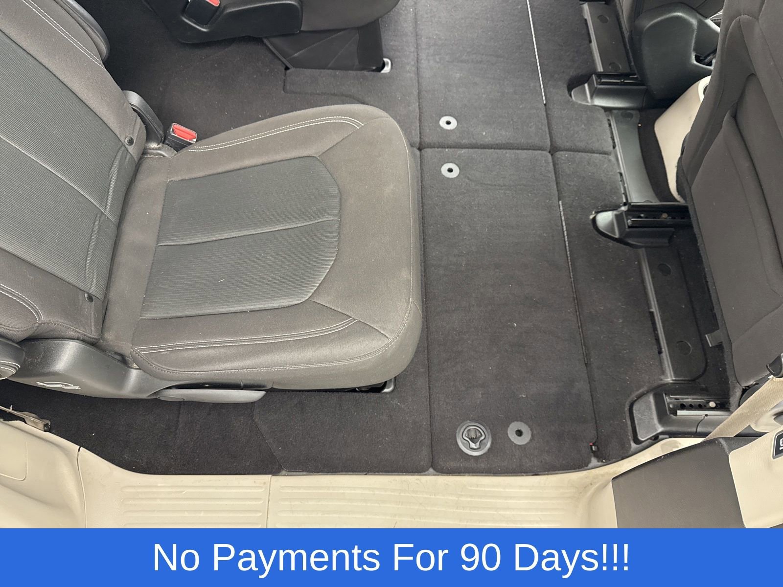 Used 2022 Chrysler Voyager LX image 33