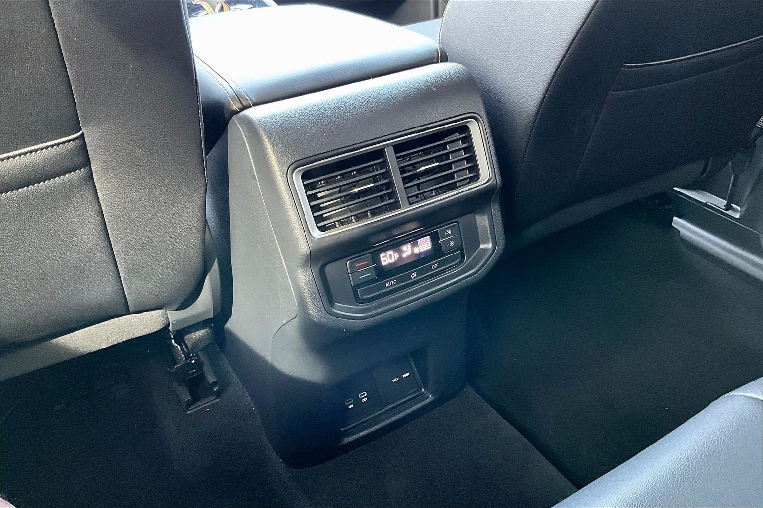 Used 2026 Volkswagen Atlas SE FWD image 9
