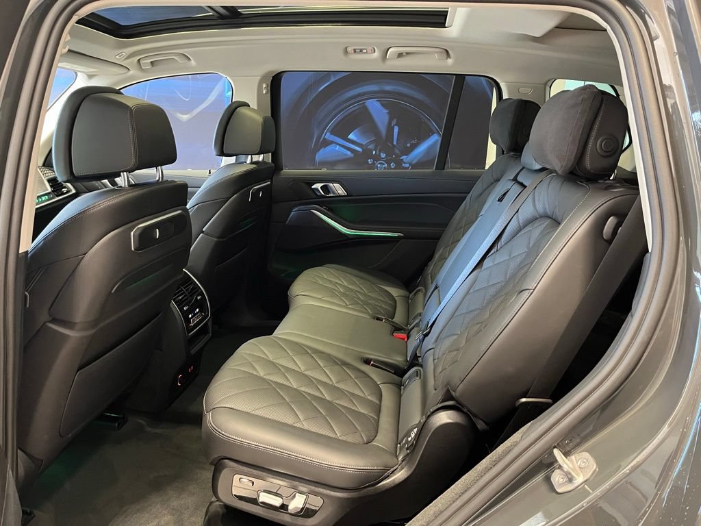 Used 2023 BMW X7 xDrive40i w/ Parking Assistance Package AWD/4WD image 20