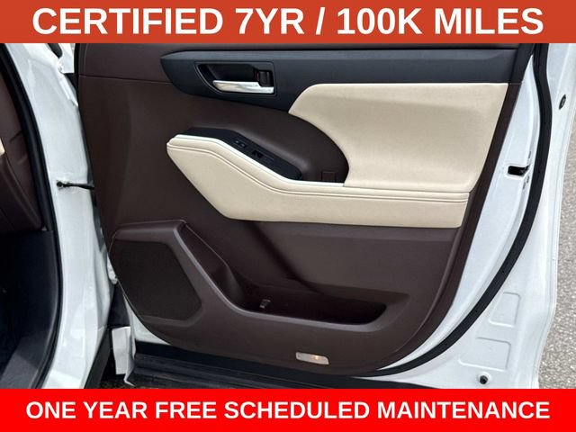 Used 2021 Toyota Highlander XLE AWD/4WD image 8