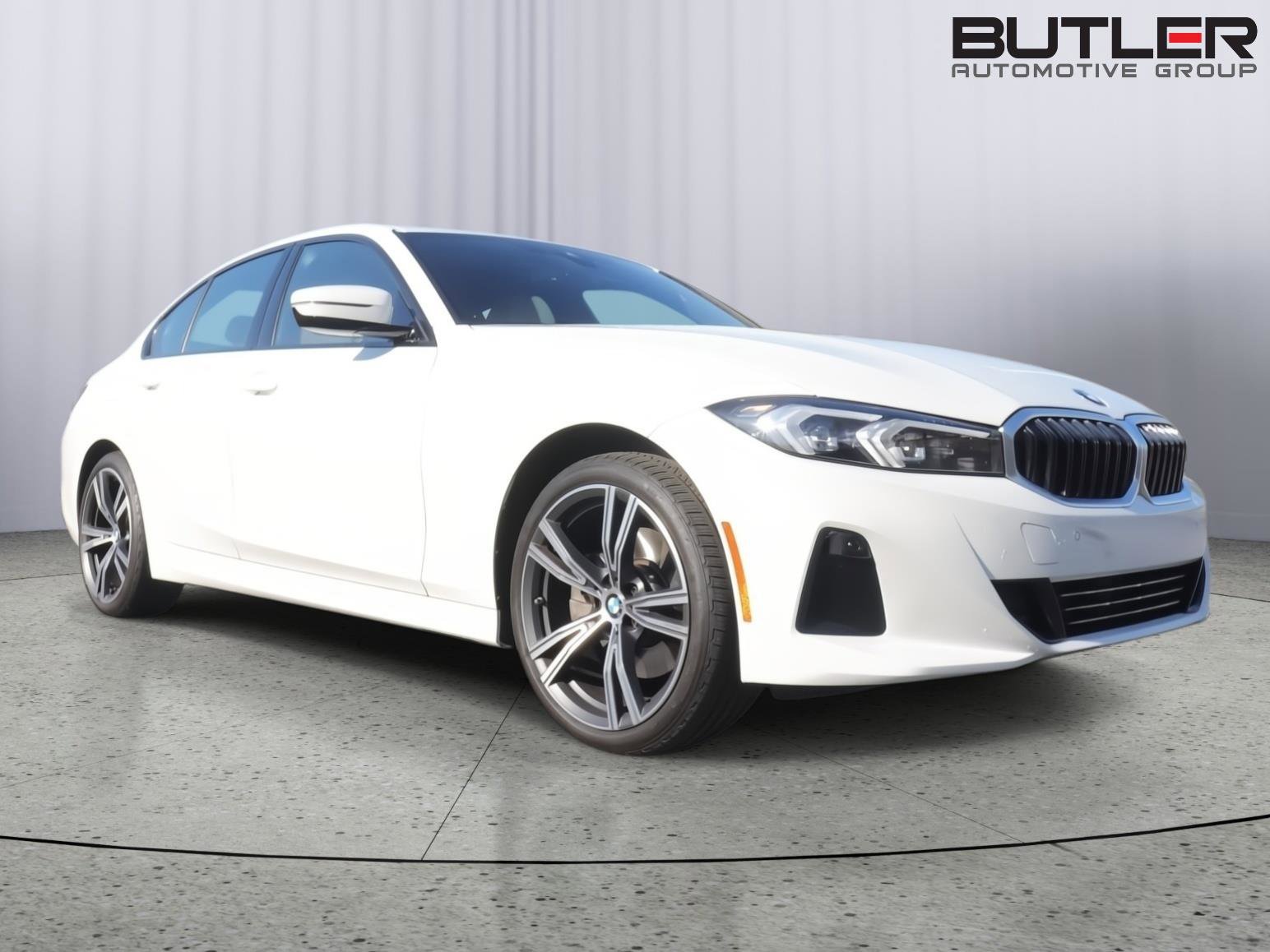 Used 2023 BMW 330i Sedan w/ Premium Package image 3