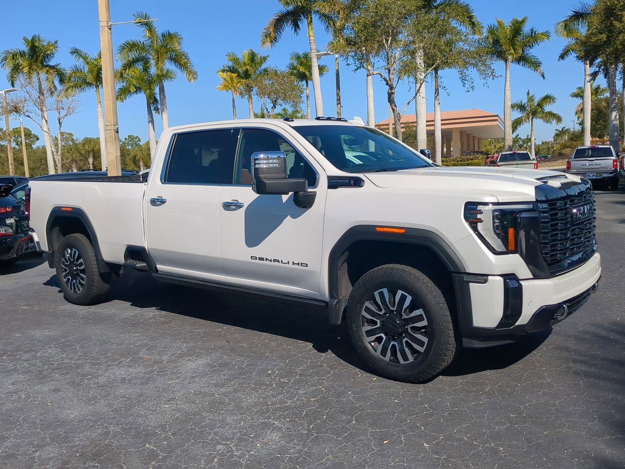 Used 2024 GMC Sierra 3500 Denali Ultimate AWD/4WD image 2