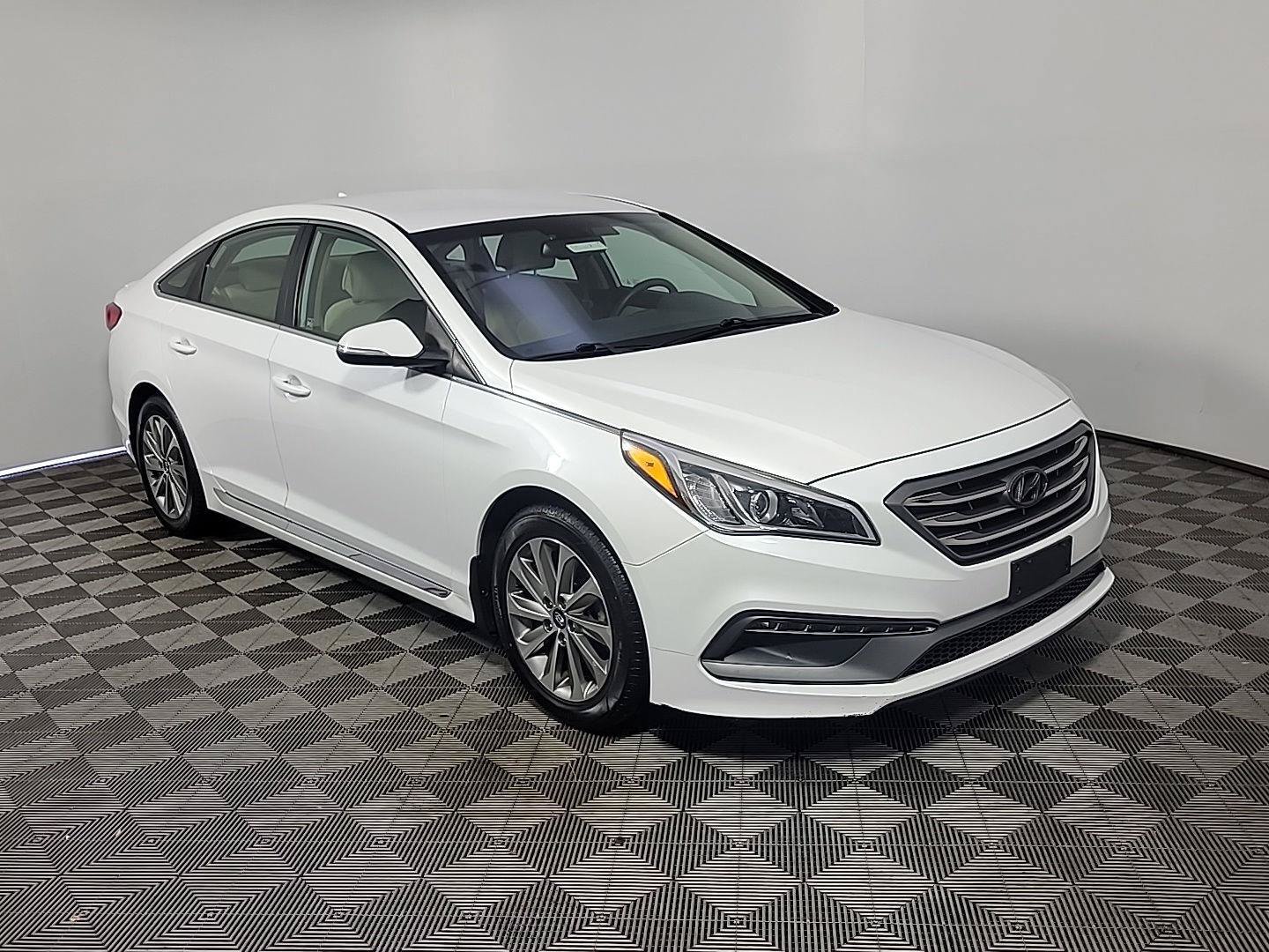 Used 2017 Hyundai Sonata Sport FWD image 1