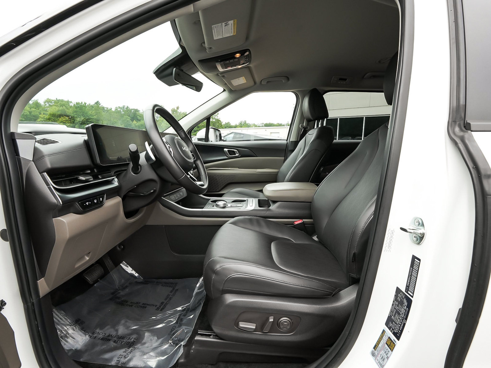 Used 2026 Kia Carnival LXS FWD image 33