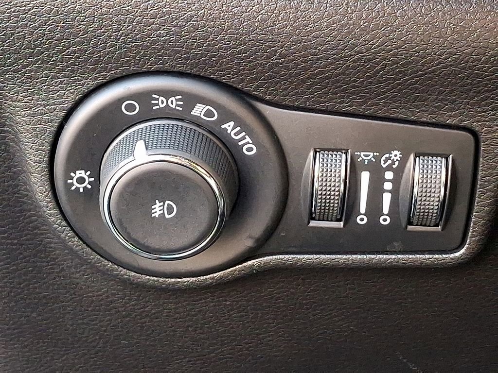 Used 2024 Jeep Compass Latitude image 24