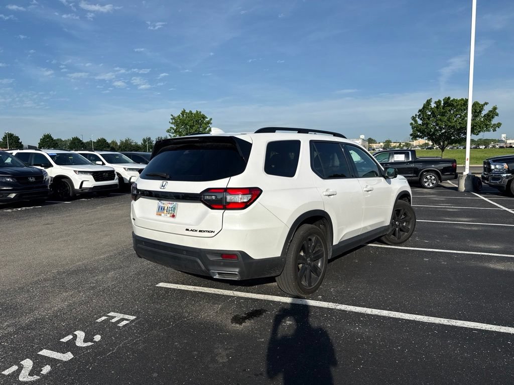 Used 2025 Honda Pilot Black Edition image 5