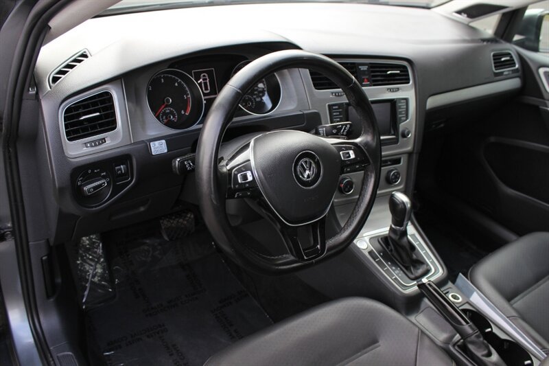 Used 2015 Volkswagen Golf TDI S FWD image 9