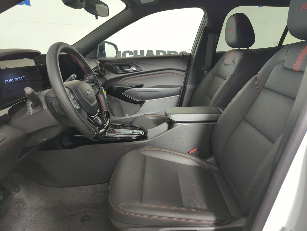 Used 2025 Chevrolet Trax RS w/ Driver Confidence Package image 7