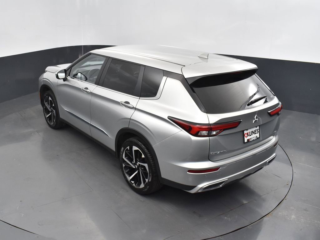 Used 2022 Mitsubishi Outlander SE image 47