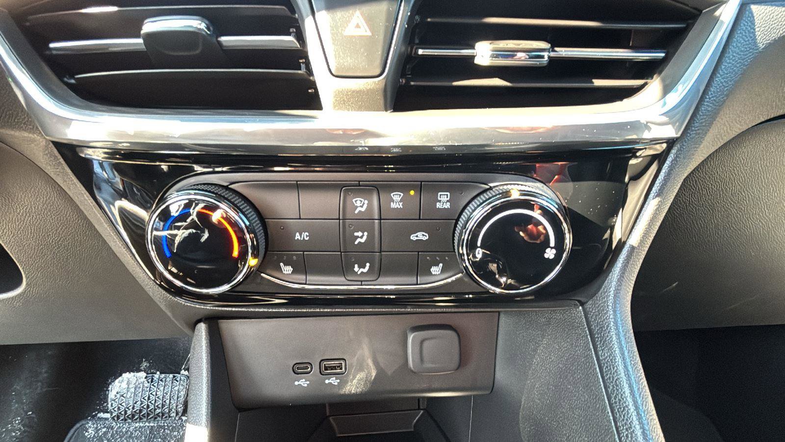 Used 2024 Buick Encore GX Sport Touring w/ Experience Buick Package image 19