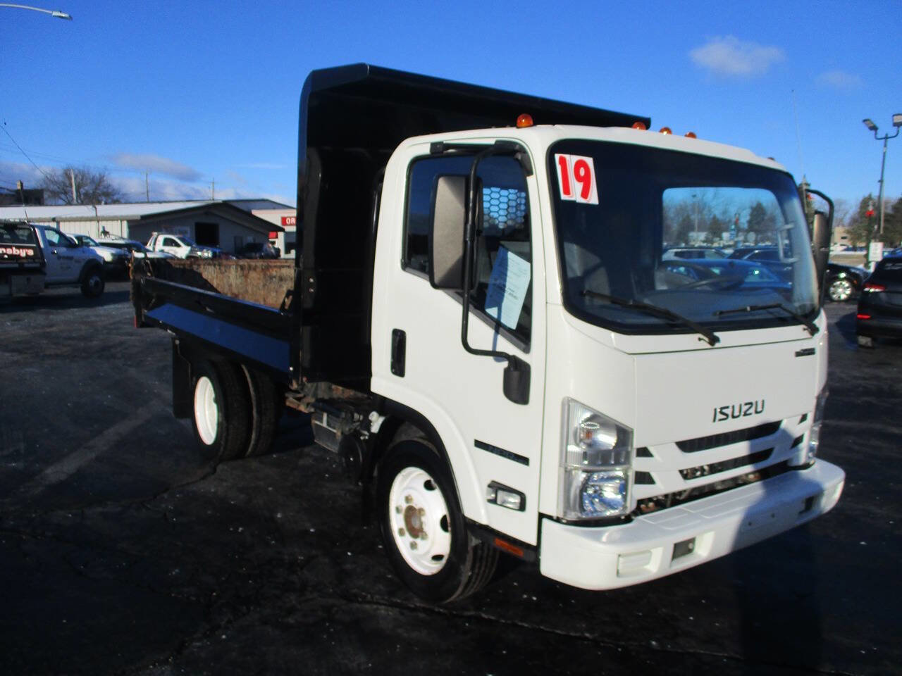 Used 2019 Isuzu NPR image 3