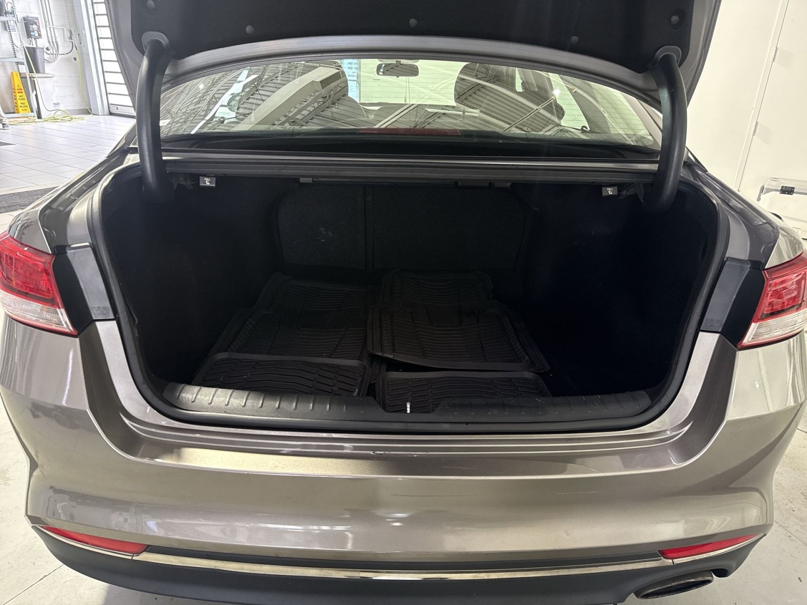 Used 2016 Kia Optima LX FWD image 26