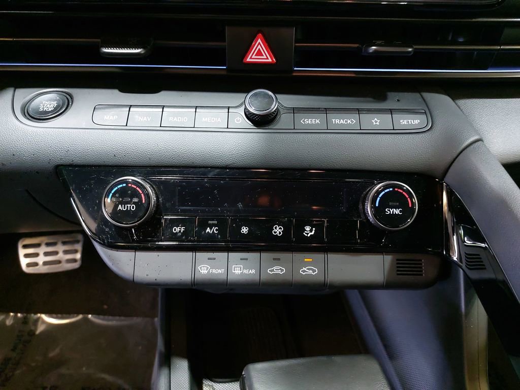 Used 2025 Hyundai Elantra SEL FWD image 25