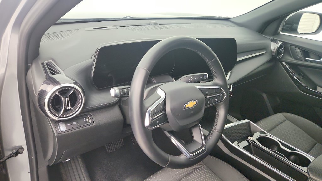 Used 2025 Chevrolet Equinox LT FWD image 13